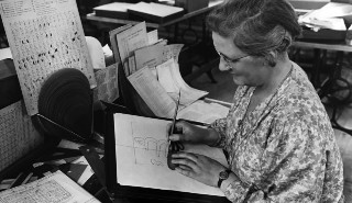 Dora Laing working at Monotype. Photo from Women in Type project