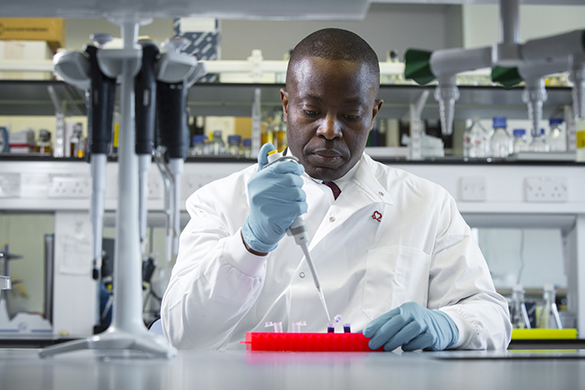  Dr Sam Boateng of the ICMR working alongside the British Heart Foundation
